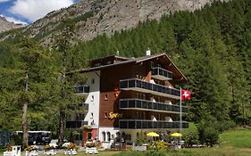 Ski-In/Ski-Out Hotel Sport